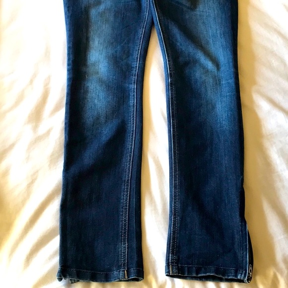 DL 1961 Jean, “Britney Slim Straight” fitted jean, dark wash colour, size 27. - Picture 4 of 14